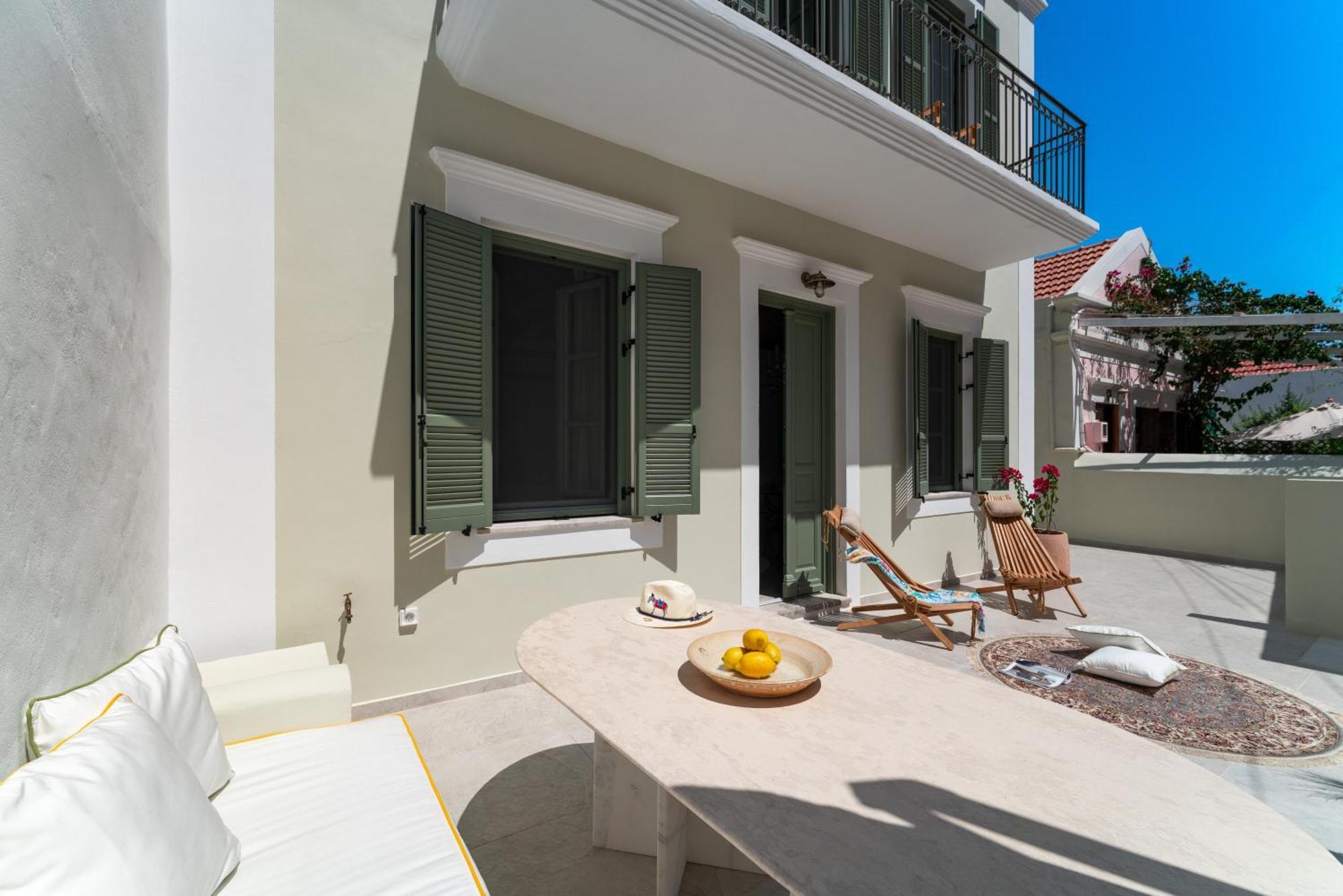 Nisomar Suites Sými Esterno foto