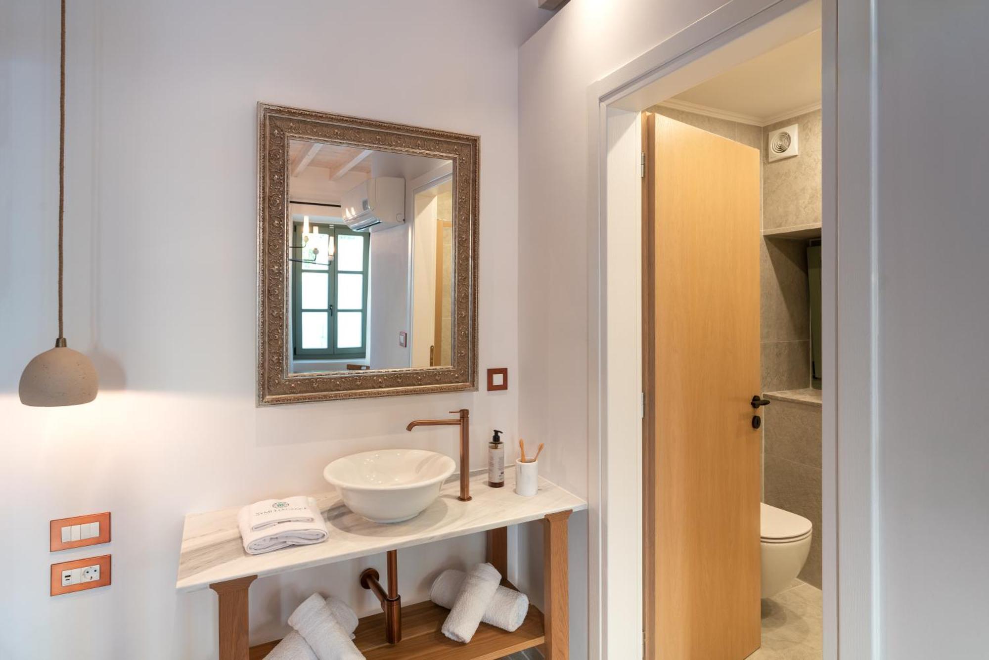 Nisomar Suites Sými Esterno foto
