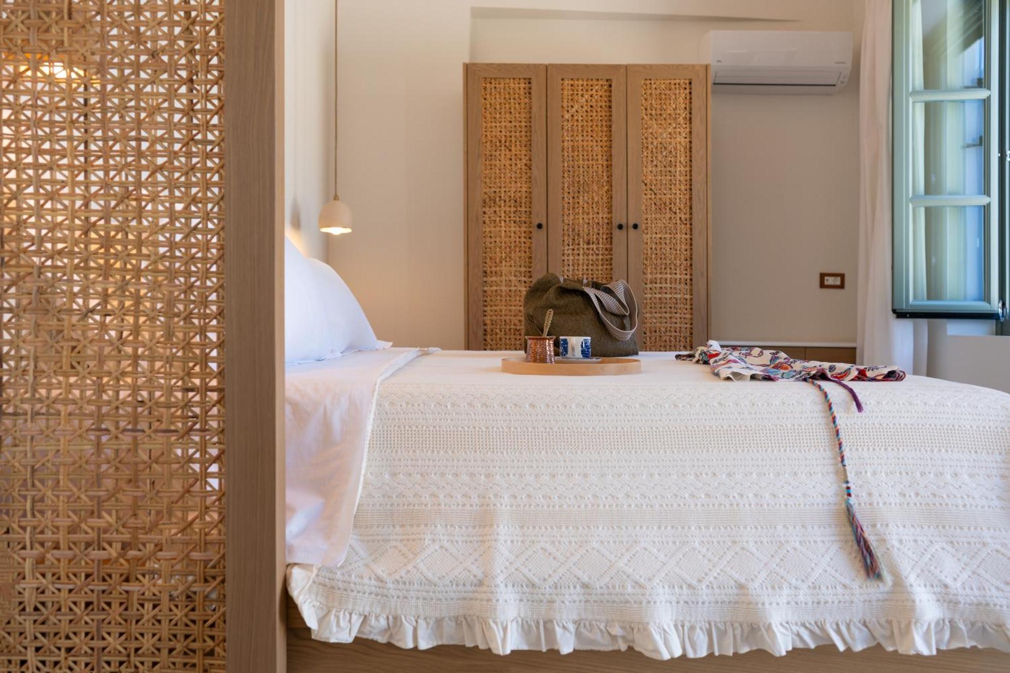 Nisomar Suites Sými Esterno foto